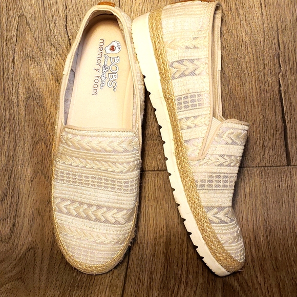 BOBS from Skechers, memory foam, white lace loafers,womens size 8. - Picture 2 of 9